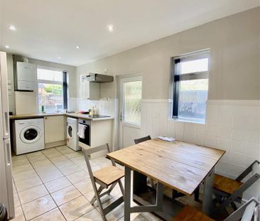 4 bedroom private hall to rent - Photo 6