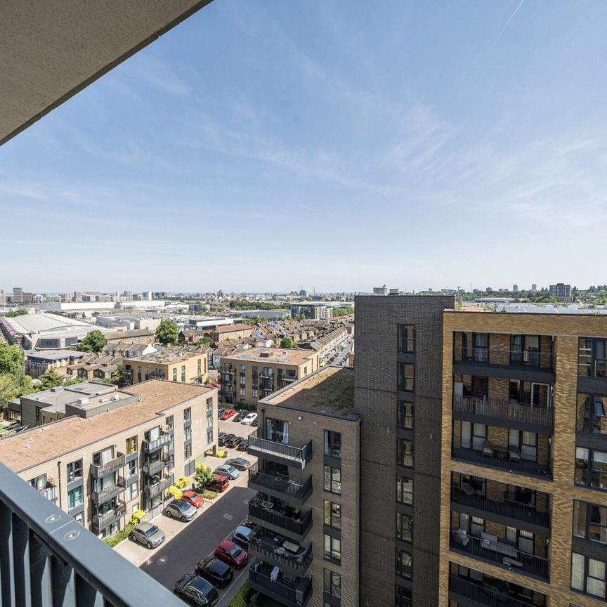 Flat to rent - Bowen Drive, London, SE7 - Photo 1