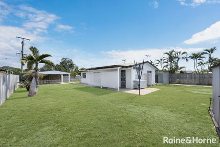 Central 3 bedroom home - Photo 5