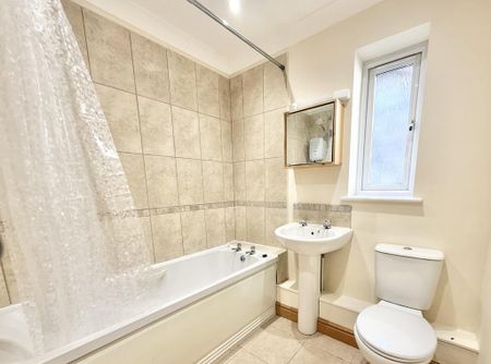 3 bedroom semi-detached house to rent - Photo 2