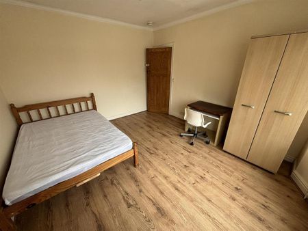 3 bedroom private hall to rent - Photo 3