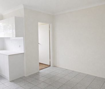 Quiet & Spacious 2-Bedroom Full Brick Unit – Walk to Hurstville Sta... - Photo 5