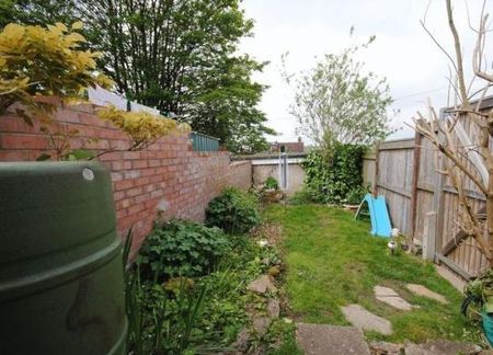 2 Bed Maisonette, St. Catherines Road, SO18 - Photo 2