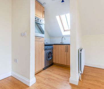 studio to rent Springfield Road, Horsham, West Sussex, RH12 - Photo 3