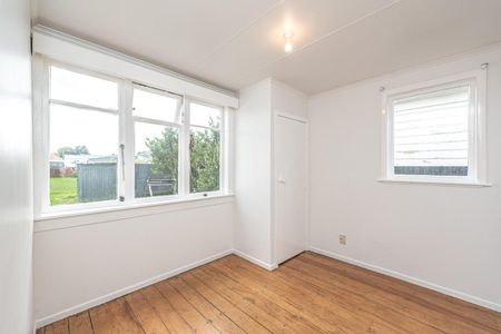 Charming three-bedroom villa - Photo 5