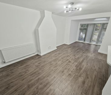 4 bedroom semi-detached house to rent - Photo 4