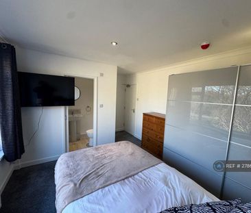 1 bedroom in a house share to rent - Photo 5