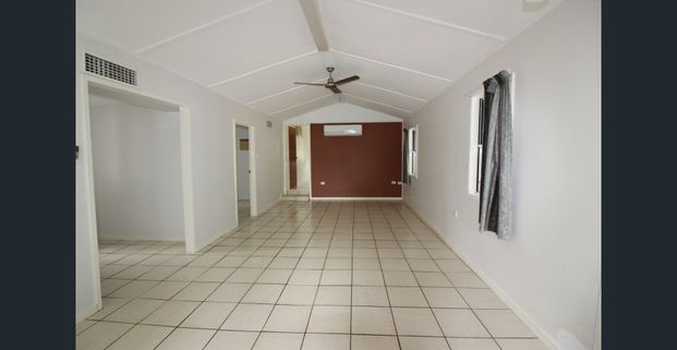 Cosy Cottage on Joan Street! - Photo 1