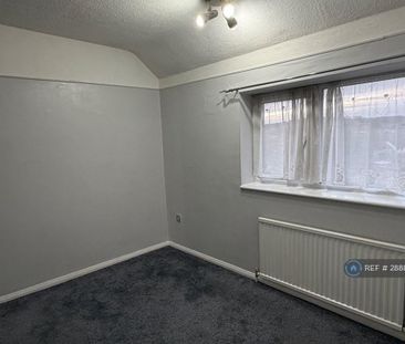 3 bedroom semi-detached house to rent - Photo 6