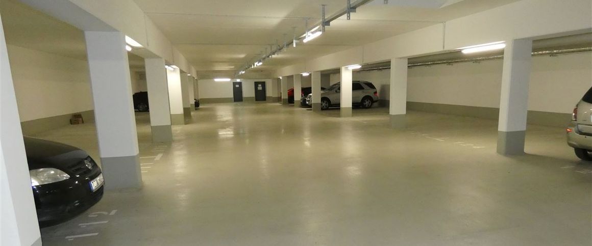 Großzügige 2-Zi. Whg. mit Balkon, Parkett m. FHB und TG-Stellplatz! - Foto 1