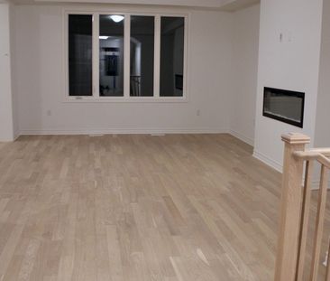 For Lease - 32 Foxley Heights, Barrie, Ontario - Photo 1