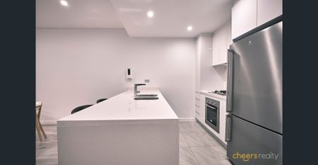 Fully furnished split level apartment in Waterloo!! - Photo 3