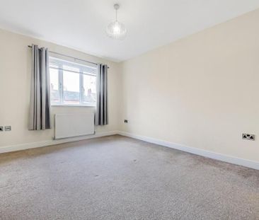 4 bedroom semi-detached house to rent - Photo 5