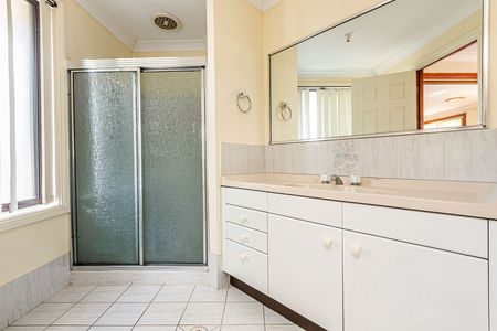 6 George Street, Riverstone NSW 2765 - House For Rent | Domain - Photo 5