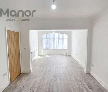 Stradbroke Grove, Clayhall, IG5 - Photo 4