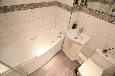 Warwick Road, West Drayton - Photo 3