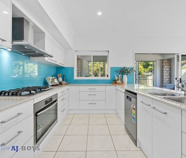 4 Bedroom House with 5kw solar and Walking Distance to Harbour Town... - Photo 5