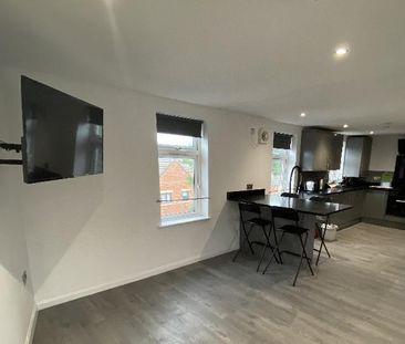 4 bedroom flat to rent - Photo 6