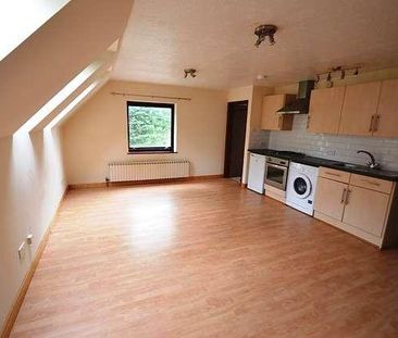 Bedroom T Floor In Godalming, GU7 - Photo 6