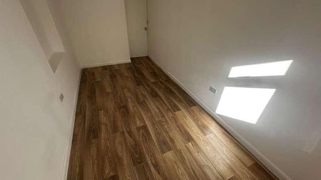 Spacious Bedroom Flat - Close To Town, LU1 - Photo 2