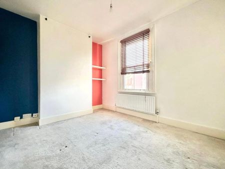 Hounslow Road, Hanworth, Middlesex, TW13 6QH - Photo 4