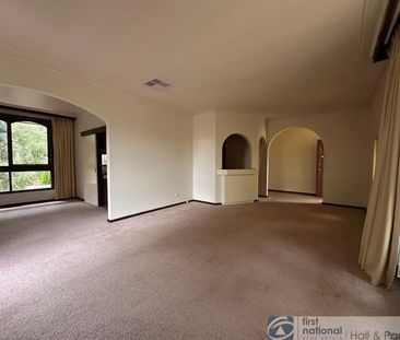 42 William Perry Close, Endeavour Hills - Photo 4