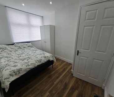 Price £850 pcm - Available 01/04/2026 - Part Furnished - Photo 5