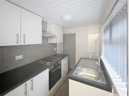 2 bedroom terraced house to rent - Photo 2