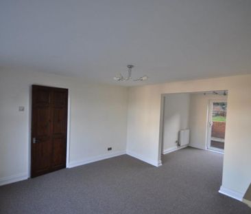 3 bedroom semi-detached house to rent - Photo 3