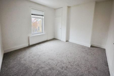 4 bedroom end of terrace house to rent - Photo 4