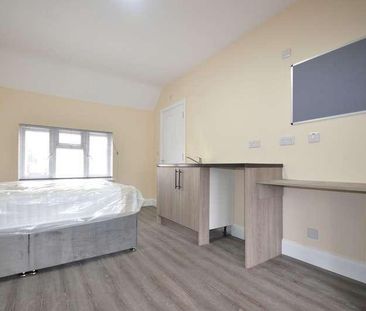 Worple Avenue, Staines-upon-thames, TW18 - Photo 3