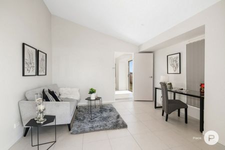 Modern Family Living with Stylish Interiors & Covered Outdoor Entertaining - Photo 3