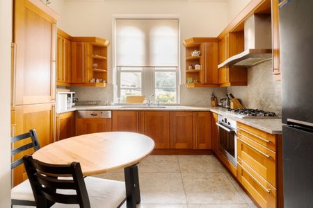 4 bedroom flat to rent - Photo 5