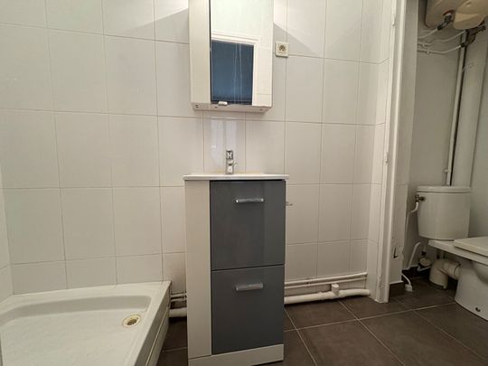 STUDIO 20 m2 – REFAIT A NEUF – en rez-de-chaussée – sur COUR – - Photo 1