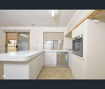 11 Serenoa Court, Warnbro, WA 6169 - Photo 2