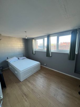 Room in a Shared Flat, Payne Street, SE8 - Photo 1