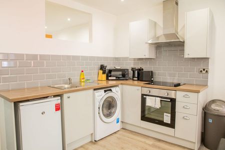 High Street - Photo 4