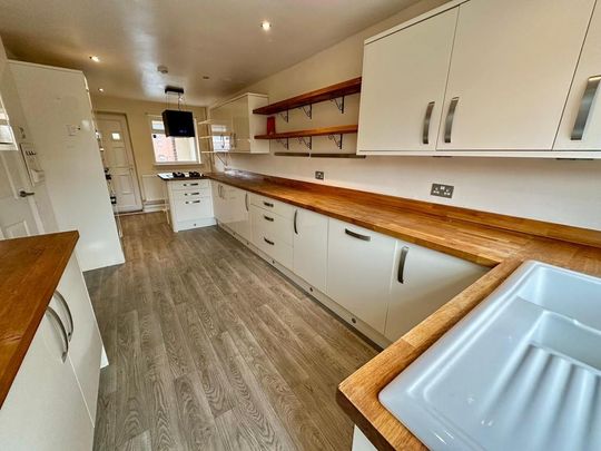 4 bedroom detached house to rent - Photo 1