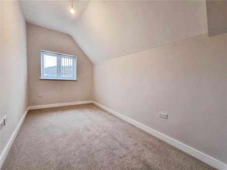 2 bedroom penthouse to rent - Photo 4