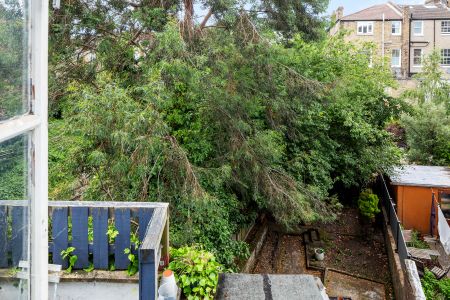 🏡 Modern Flat with Balcony in London Fields 🏡 - Photo 4