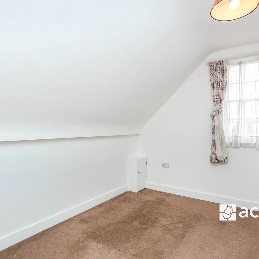 Rushey Green, London, SE6 - Photo 1