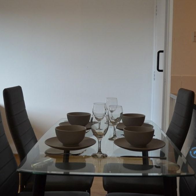 2 bedroom flat to rent - Photo 1