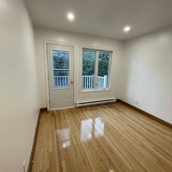 5 ½ Détaché, Rénové Au Complet - Photo 1