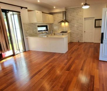 Vermont Modern Townhouse Air con every room timber floor no carpet - Photo 5