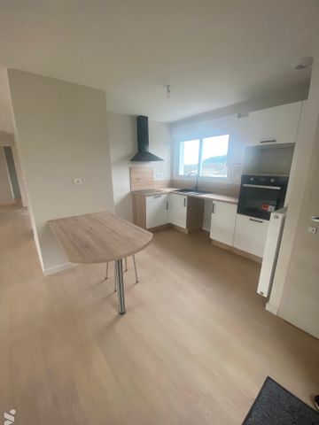 Une maison entièrement rénovée 3 chambres - Photo 2