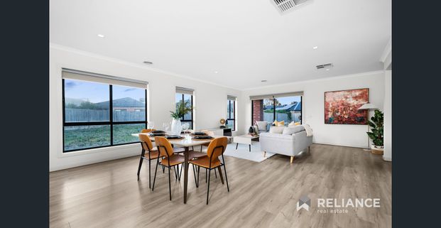 Family home in popular Riverwalk Estate! - Photo 1