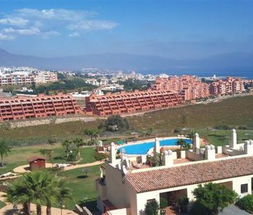 3 Bedroom Apartment For Rent in La Duquesa, Málaga - Photo 4