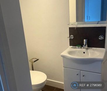 1 bedroom in a house share to rent - Photo 6