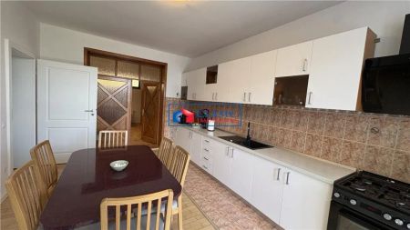 Inchiriere casa individuala cu 3 camere moderna in Gruia- zona strazii Rosetti - Fotografie 4