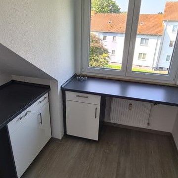 Schnuckelige Wohnung unter'm Dach - mit Einbauküche - Foto 1